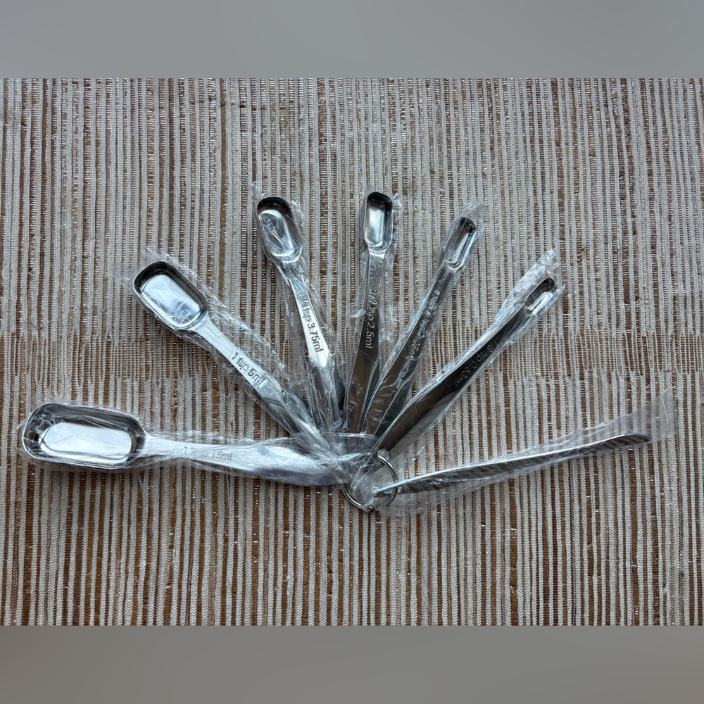 Stainless Steel Measuring Spoons Set with Leveler